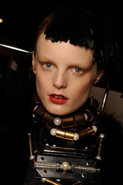 Look 10